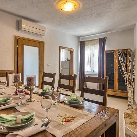 Holiday home In With Kitchen *