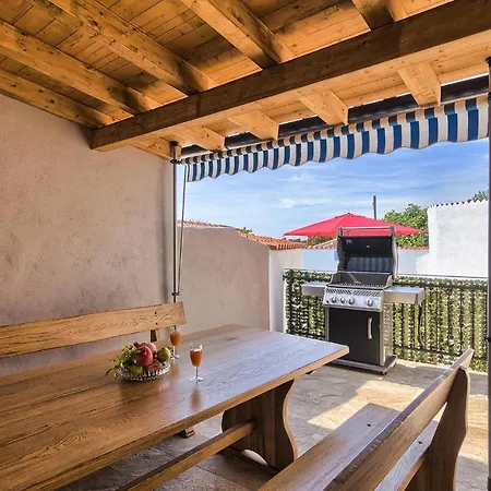 In With Kitchen